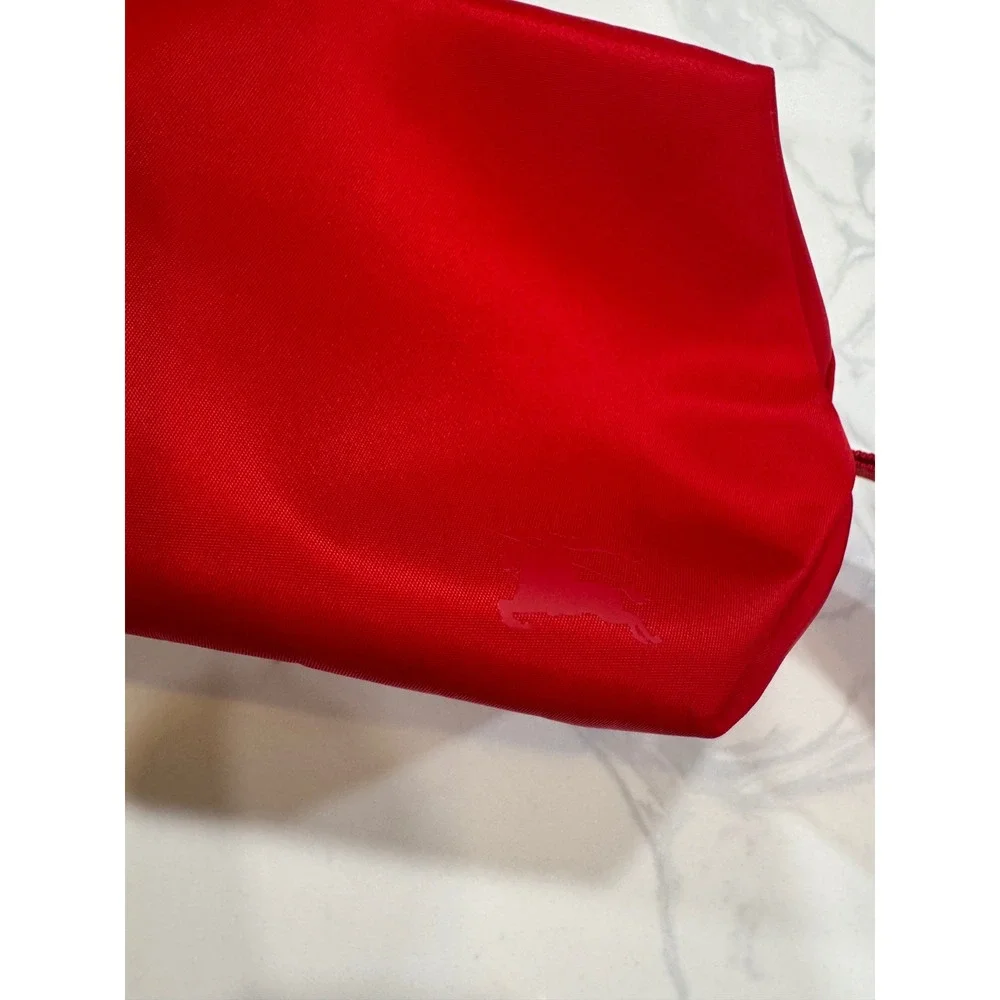 Burberry details brand
